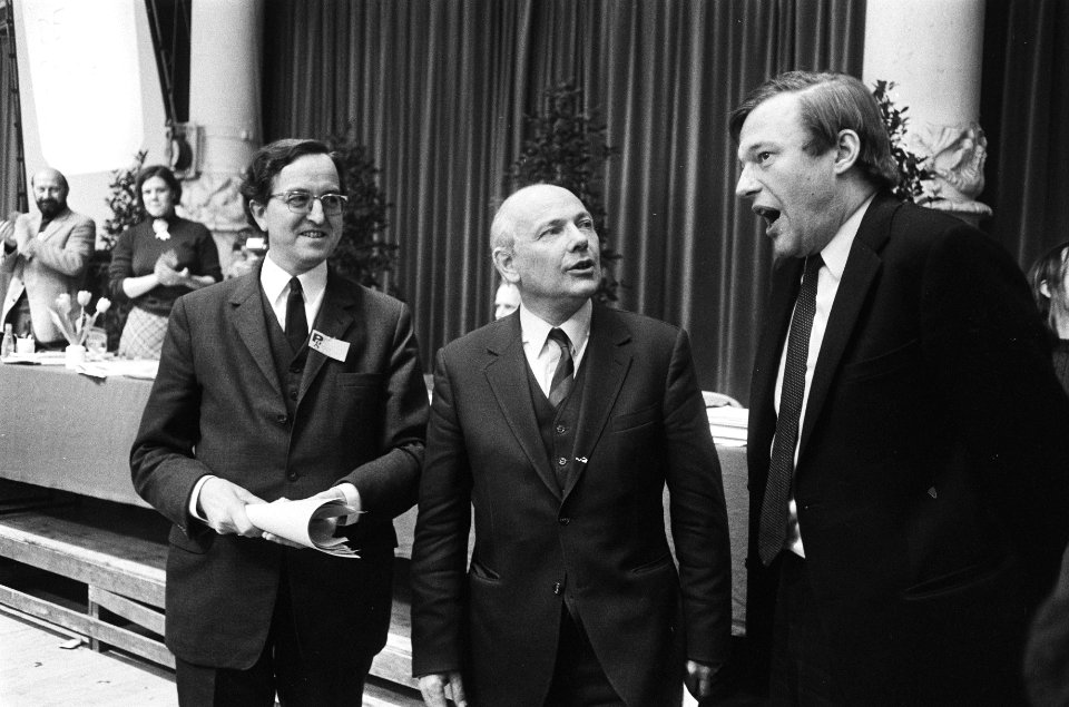 V.l.n.r. Jacques Aarden (PPR), Joop den Uyl (PvdA) en Hans van Mierlo (D66), Bestanddeelnr 924-3728