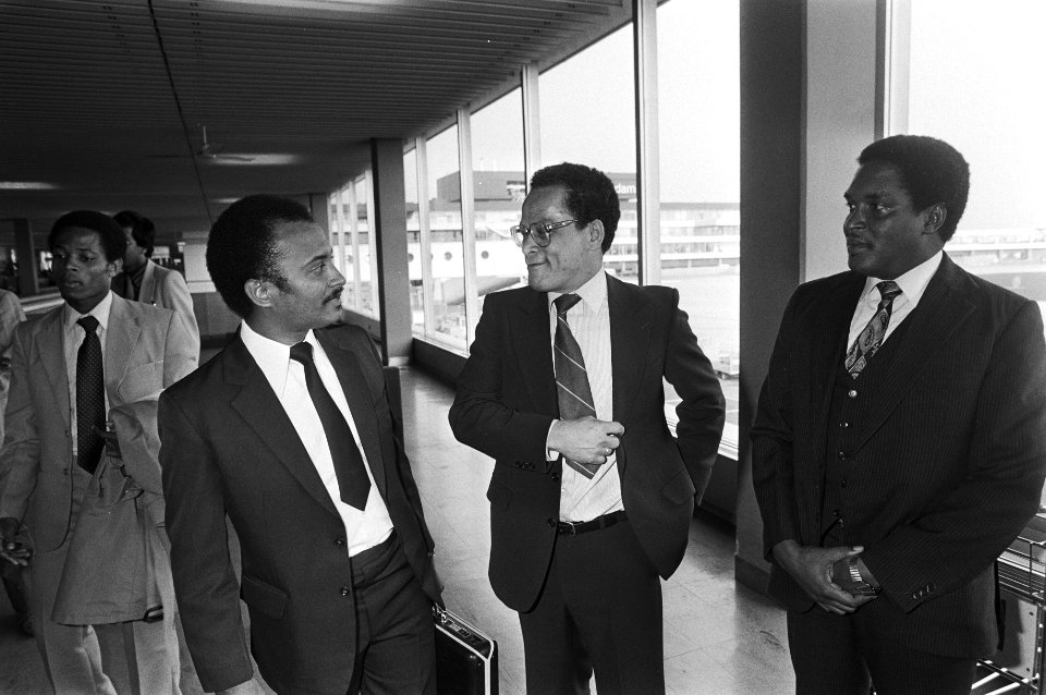 V.l.n.r. Harvey Naarendorp (minister van leger en politie), Hans Prade (ambassa…, Bestanddeelnr 931-6584