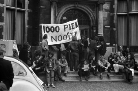 Utrechtse studenten proberen inschrijven studenten aan Universiteit te verhinder, Bestanddeelnr 925-8238
