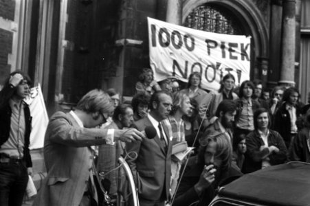 Utrechtse studenten proberen inschrijven studenten aan Universiteit te verhinder, Bestanddeelnr 925-8237