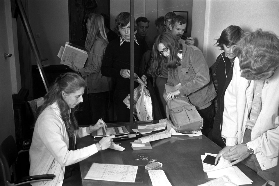 Utrechtse studenten proberen inschrijven studenten aan Universiteit te verhinder, Bestanddeelnr 925-8241