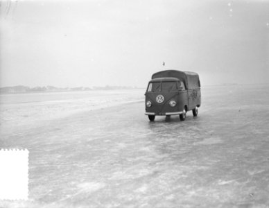 Vrachtvervoer over de Gouwzee, auto en zeilkotters, Bestanddeelnr 906-3052