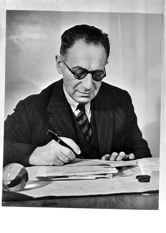Vrij Nederland in Londen. Dr. M. van Blankenstein, hoofdredacteur, Bestanddeelnr 935-2320