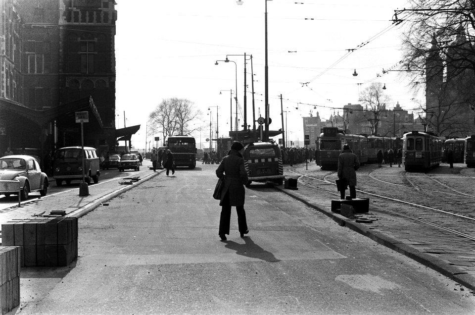 Vrije busbaan bij Centraal Station in Amsterdam ivm metrowerkzaamheden overz, Bestanddeelnr 927-8573