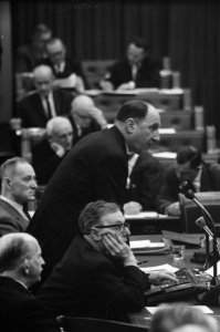 Vragen aan de Ministers van Buitenlandse Zaken en Financien in Tweede Kamer . Mi, Bestanddeelnr 914-9256