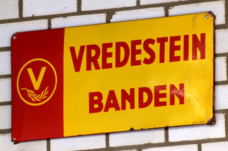 Vredestein banden, enamel advertising sign