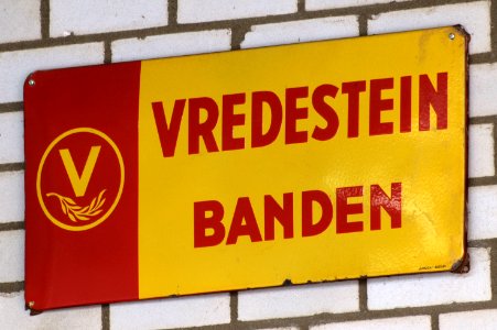 Vredestein banden, enamel advertising sign photo