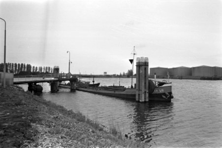 Vrachtschepen, havens, chemisch afval, gevaarlijke stoffen, Bestanddeelnr 925-6192