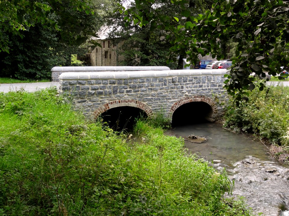 Wallers-en-Fagne (Nord, Fr) pont sur l'Helpe Majeure
