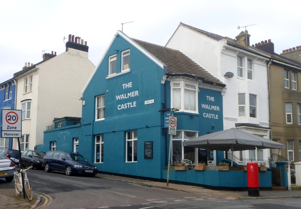 Walmer Castle pub (now The Independent), Queen's Park Road, Brighton (January 2015) (1)