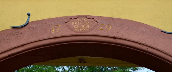 Wallertheim, Steggasse 15, Torbogen Oberseite