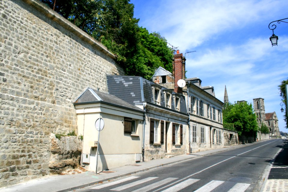 Walls of the old town of Laon, 2007-05-06-01