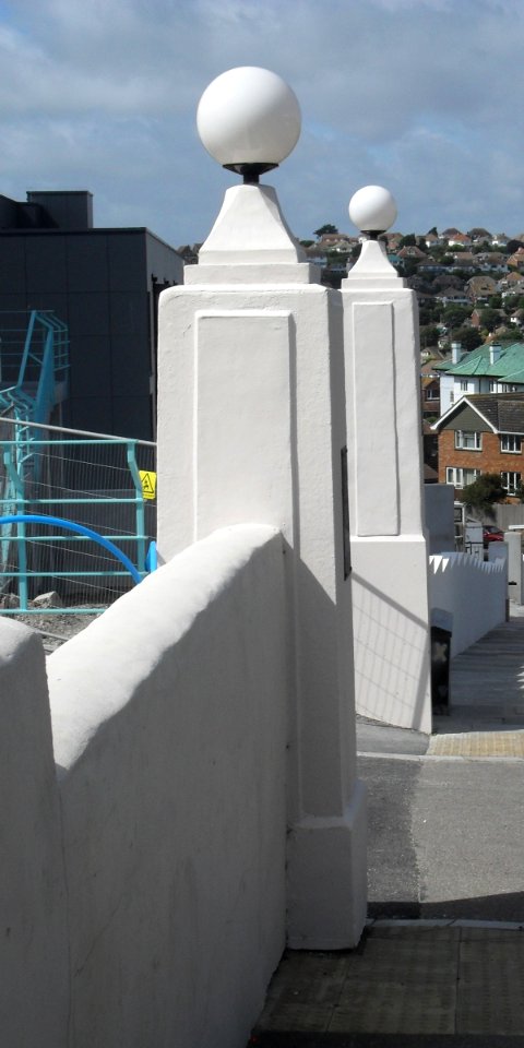 Walls and Gate Piers at Former Ocean Hotel, Longridge Avenue, Saltdean (NHLE Code 1381689) (August 2010) (2)