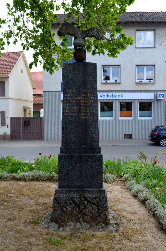 Wallertheim, Kriegerdenkmal (1)