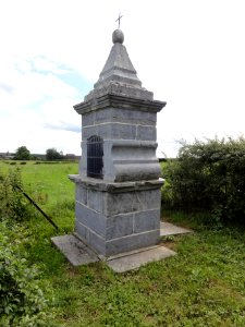 Wallers-en-Fagne (Nord, Fr) chapelle N.D. de Liesse, chemin du milieu