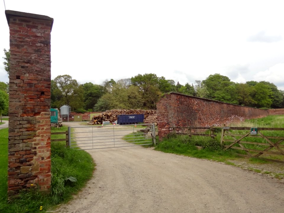 Walls To Triangular Garden