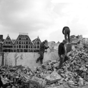 Waterlooplein onder slopershanden, slopers aan het werk, Bestanddeelnr 917-3522
