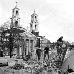 Waterlooplein onder slopershanden, slopers aan het werk, Bestanddeelnr 917-3521