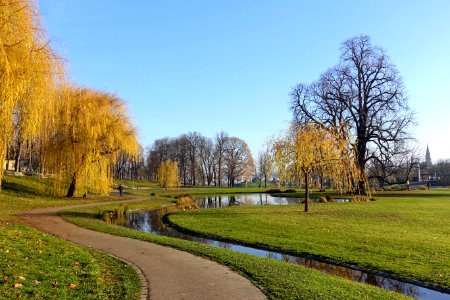 Walkway and water - Schlossgarten Stuttgart - Stuttgart, Germany - DSC01628