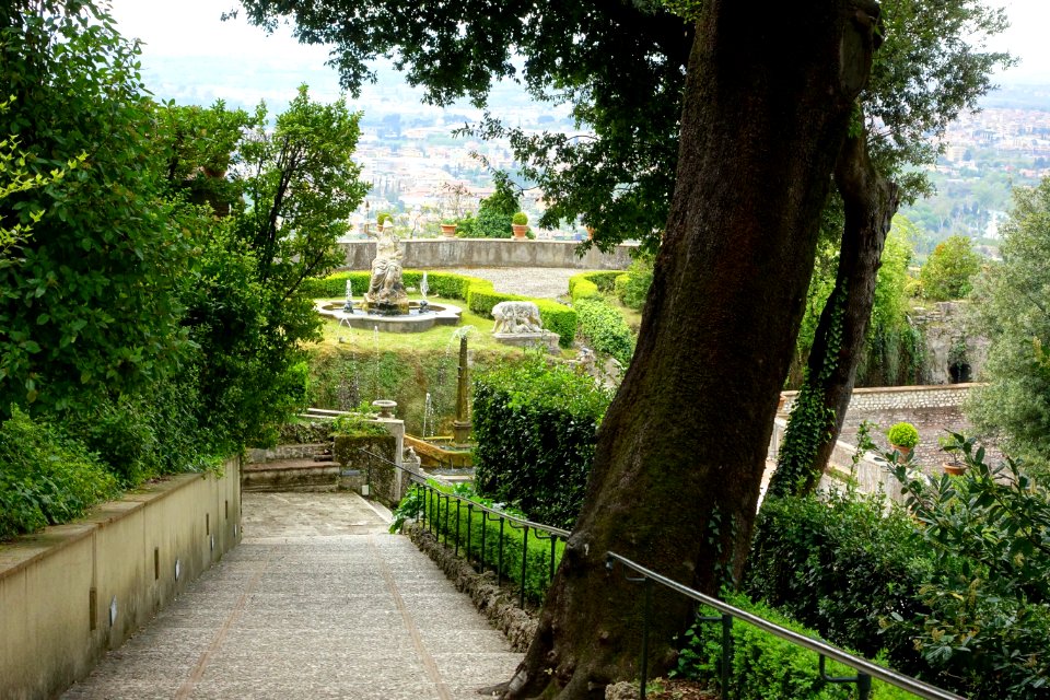 Walkway - Villa d'Este - Tivoli, Italy - DSC04104