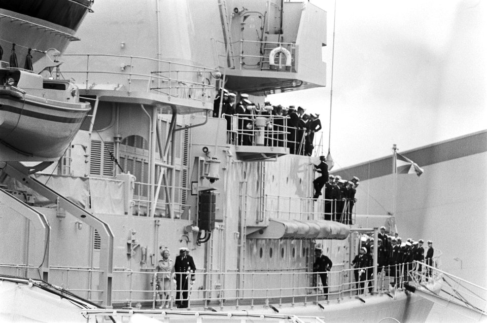 Wapenfregat De Ruyter door koningin Juliana in gebruik gesteld in Vlissingen, ov, Bestanddeelnr 928-6236