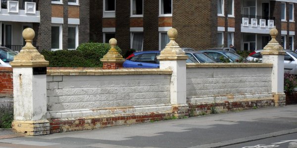 Wall at 1 King's Gardens, Hove (NHLE Code 1205922) (August 2010)