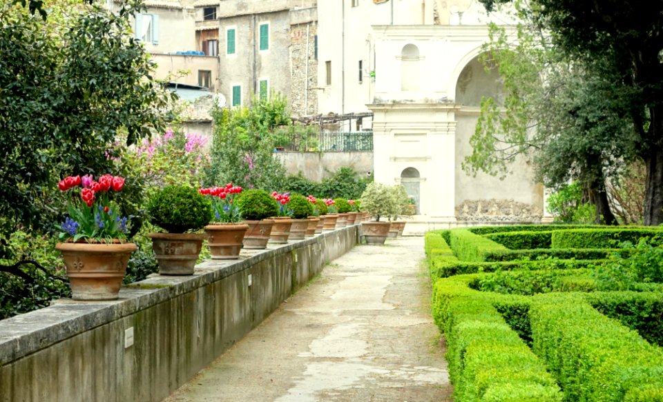 Walkway - Villa d'Este - Tivoli, Italy - DSC04142