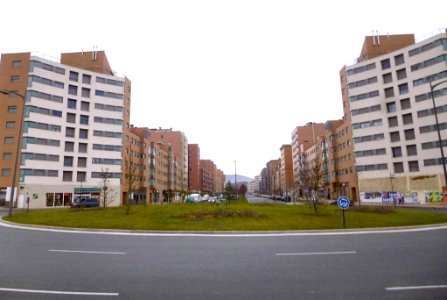 Vitoria - Barrio de Zabalgana Norte, Avenida de Zabalgana