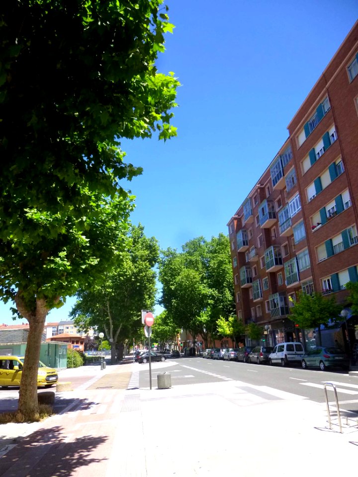 Vitoria - Barrio del Pilar, Calle Cofradía de Arriaga 03