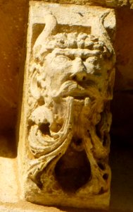 Vitoria - Armentia, Basílica de San Prudencio, canecillos 03