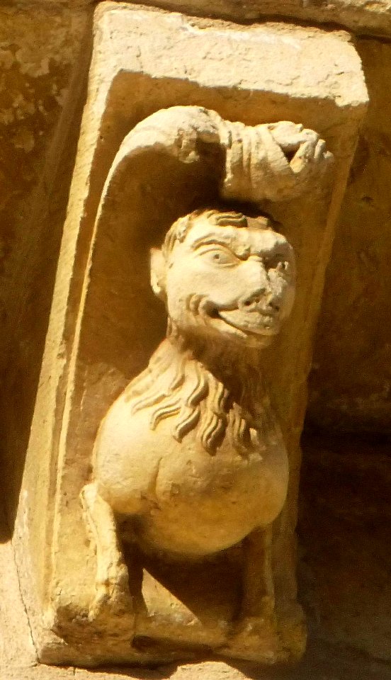 Vitoria - Armentia, Basílica de San Prudencio, canecillos 05