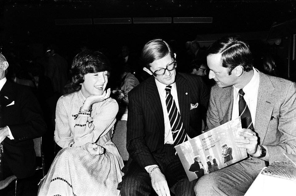 Vlnr. prinses Margriet, mr. Pieter van Vollenhoven, de heer Barents, Bestanddeelnr 930-5356