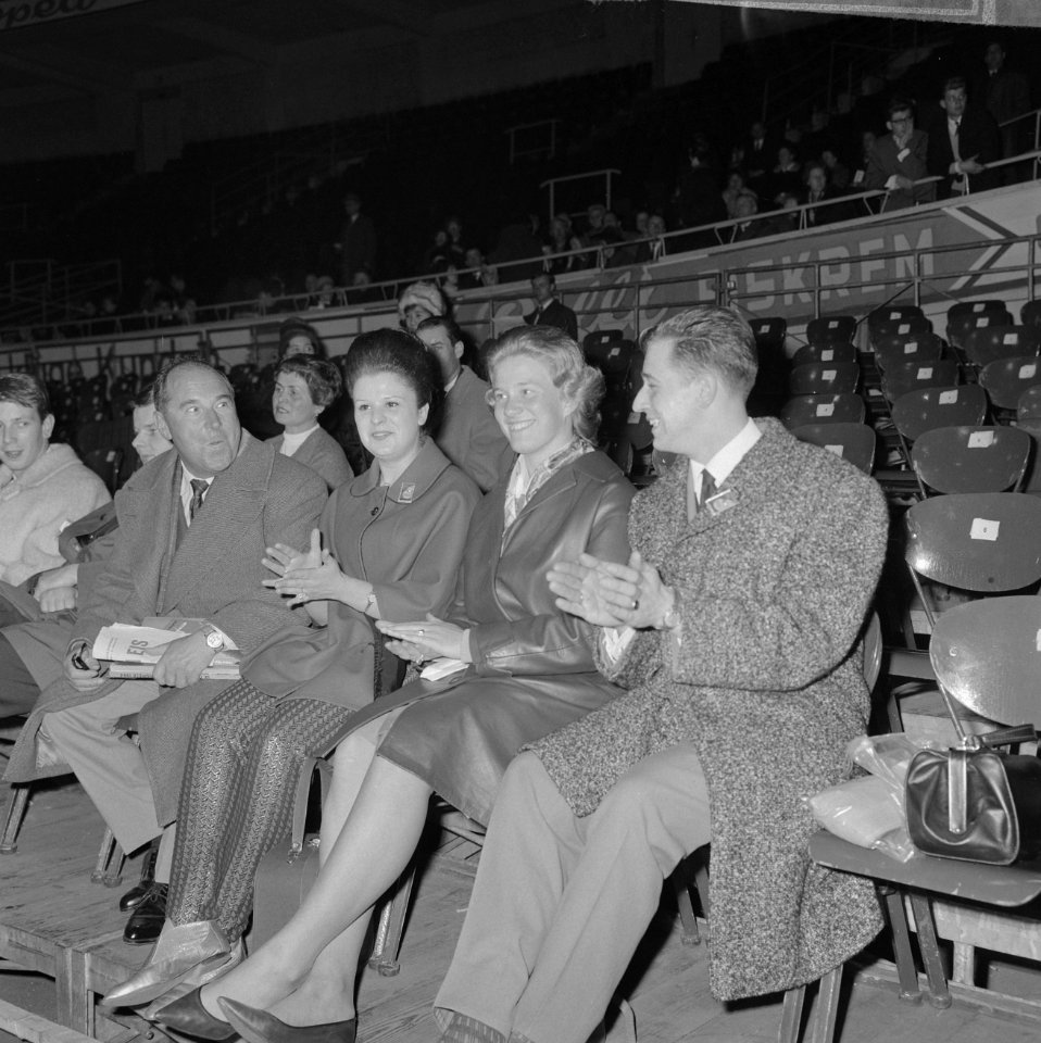 Vlnr Arnold Gerschwiler (trainer), Jopie Wolff, Sjoukje Dijkstra en NicoWolff ki, Bestanddeelnr 916-1198