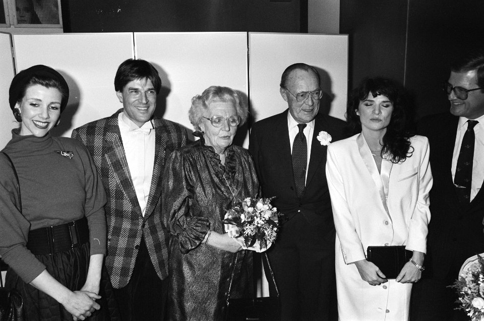 Vlnr Marieke van der Pol, Jeroen Krabbé, prinses Juliana, prins Bernhard, Linda , Bestanddeelnr 933-5300