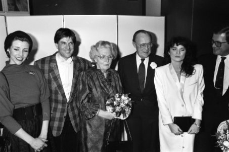 Vlnr Marieke van der Pol, Jeroen Krabbé, prinses Juliana, prins Bernhard, Linda , Bestanddeelnr 933-5300