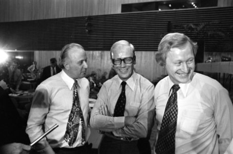 Vlnr De Zeeuw, Vergeer (nieuwe partijvoorzitter), fractievoorzitter Andriessen, Bestanddeelnr 928-0029
