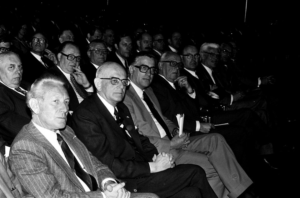 Vlnr ..., minister van Binnenlandse Zaken De Gaay Fortman, staatssecretaris va, Bestanddeelnr 927-9691