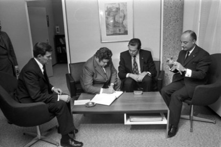 Vlnr de Israëlische ambassadeur Hanon Bar On , Vonhoff, Biesheuvel en Schmelzer, Bestanddeelnr 925-8603