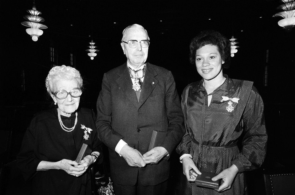 Vlnr Tilly Bouwmeester, Max Euwe en Enith Brigitha, Bestanddeelnr 930-2378