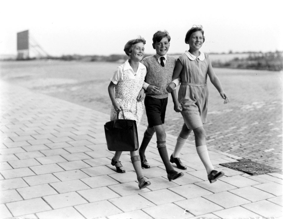 Vlnr Willy, Jules van Marle en Hans (stiefdochter van Van de Poll), Bestanddeelnr 252-0846