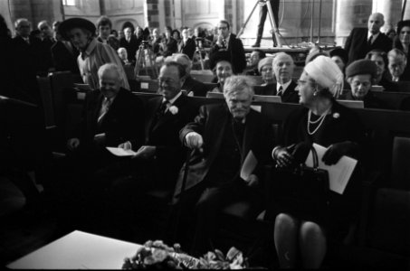 Vlnr. Carl von Weizsäcker, prins Bernhard, Gabriël Marcel, koningin Juliana, Bestanddeelnr 922-9100