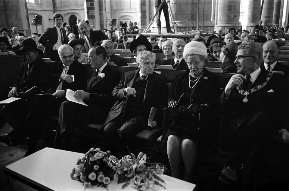 Vlnr. Mevr. von Weizsäcker, Carl von Weizsäcker, prins Bernhard, Gabriël Marcel…, Bestanddeelnr 922-9101