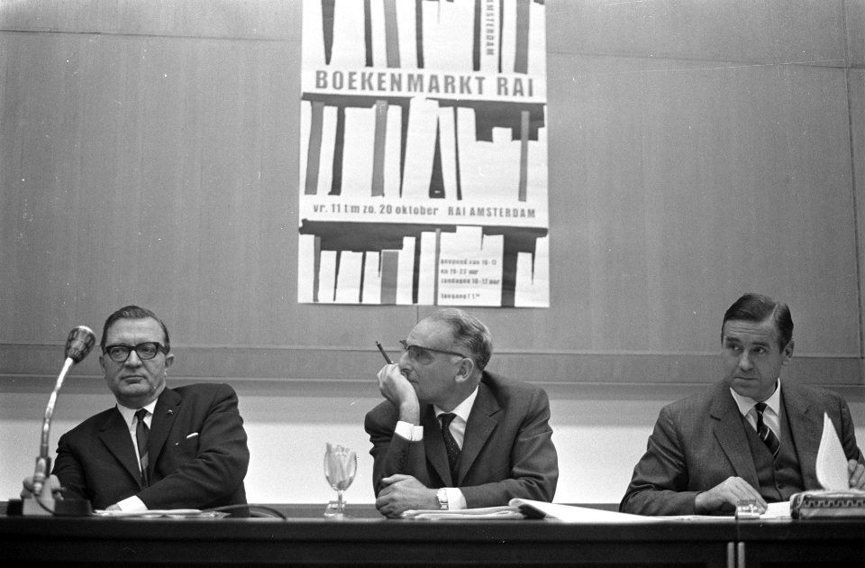 Vlnr. drs. R.E.M. van den Brink , dr. F.L. Polak en de heer C.A.J. van Dishoeck, Bestanddeelnr 921-7276