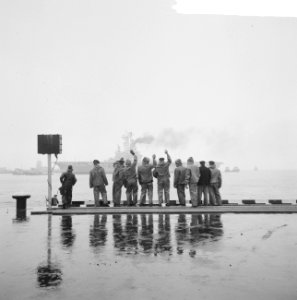 Vliegkampschip Hr Ms Karel Doorman van najaarsoefening terug in Den Helder, Bestanddeelnr 917-2273