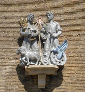 Vlissingen kunstwerk vrouwenfiguur naast mannenfiguur