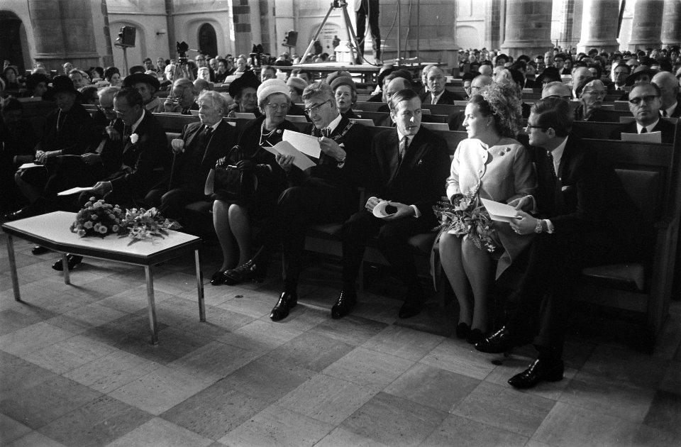 Vlnr. Mevr. von Weizsäcker, Carl von Weizsäcker, prins Bernhard, Gabriël Marcel…, Bestanddeelnr 922-9102
