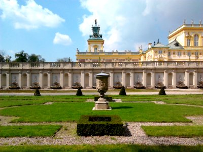 Wilanów Garden retaining wall 01