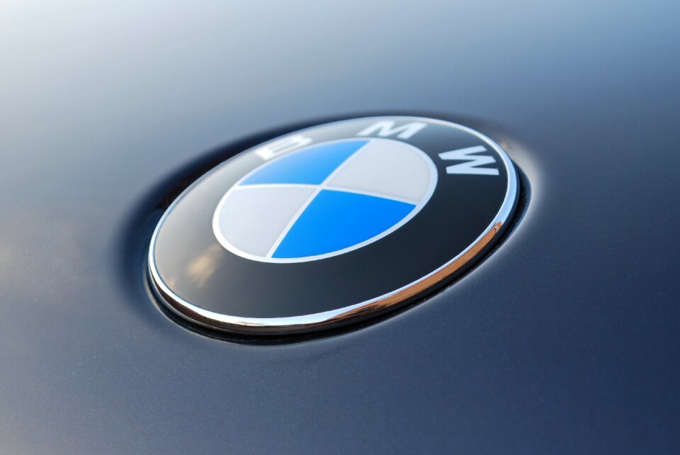 Luxury vehicle auto