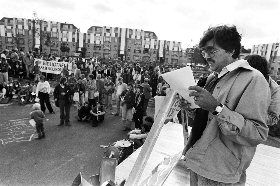 Wil Winter (FNV) spreekt een alternatieve troonrede uit in Den Haag, waarin de n, Bestanddeelnr 932-7073