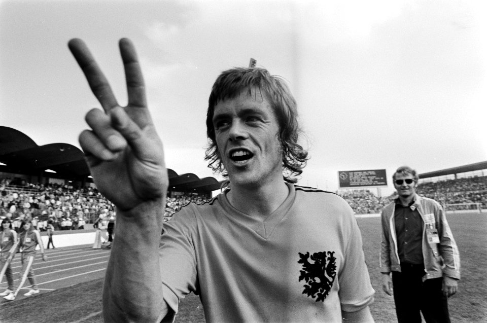 Wereldkampioenschap voetbal 1974 Nederland tegen Uruguay 2-0 Rep toont met 2 v, Bestanddeelnr 927-2589